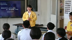 萩光塩学院中等部での藤原L.による講義