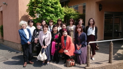 䂩