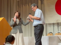 新会員新谷純ご夫妻のカラオケデュエット